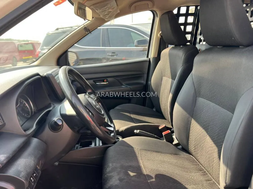 Suzuki Ertiga 2022 for Sale in Sharjah Image-9