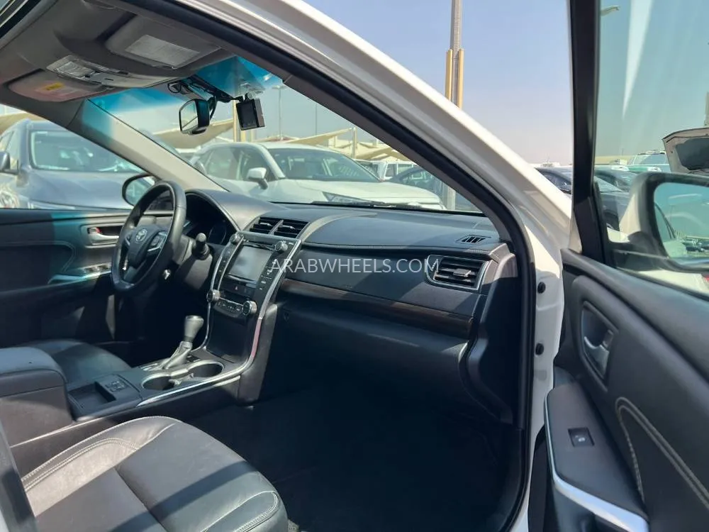 Toyota Camry 2015 for Sale in Sharjah Image-13