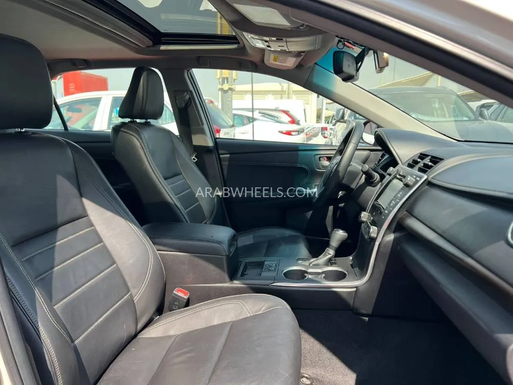 Toyota Camry 2015 for Sale in Sharjah Image-14