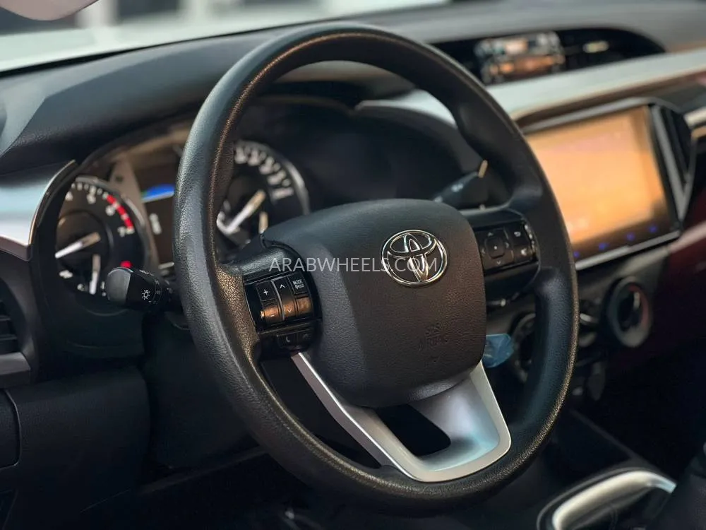 تويوتا هايلوكس 2025 for Sale in الشارقة Image-18