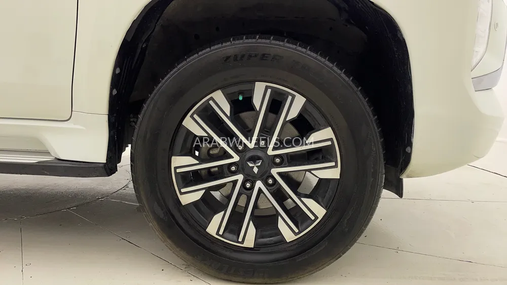 Mitsubishi Montero Sport 2022 for Sale in Dubai Image-10