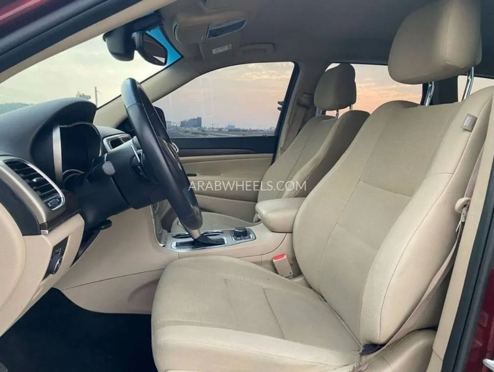 جيب شيروكي 2017 for Sale in الشارقة Image-10