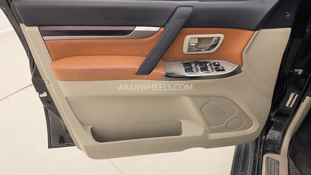 Mitsubishi Pajero 2016 for Sale in Dubai Image-19