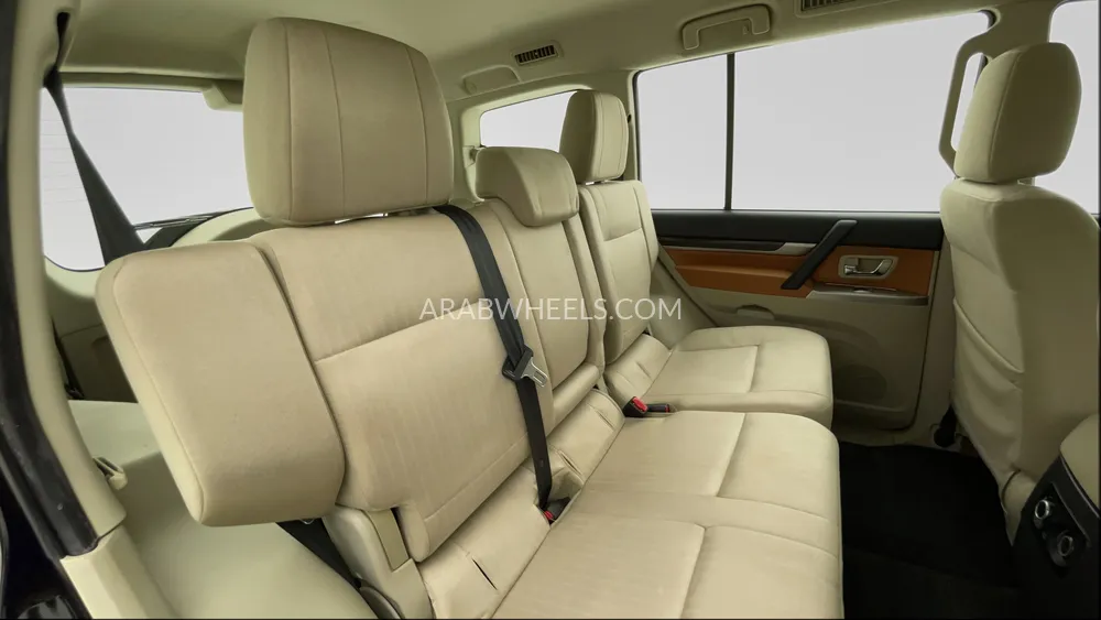 Mitsubishi Pajero 2016 for Sale in Dubai Image-23