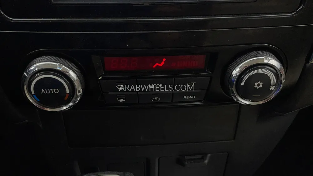 Mitsubishi Pajero 2016 for Sale in Dubai Image-38