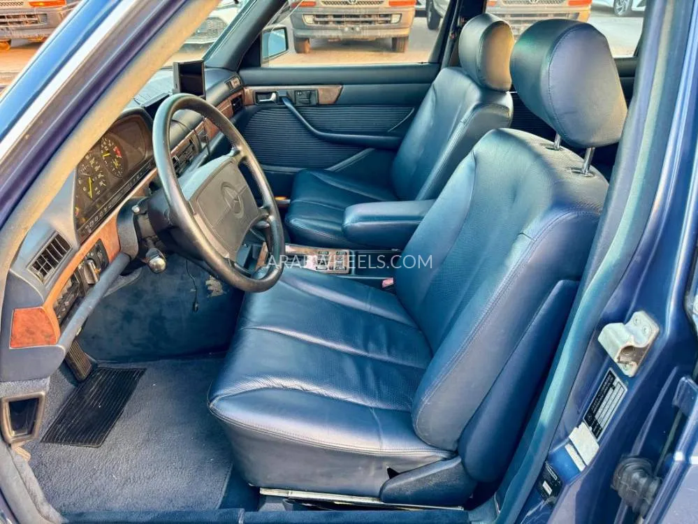 Mercedes Benz 560 1989 for Sale in Dubai Image-10