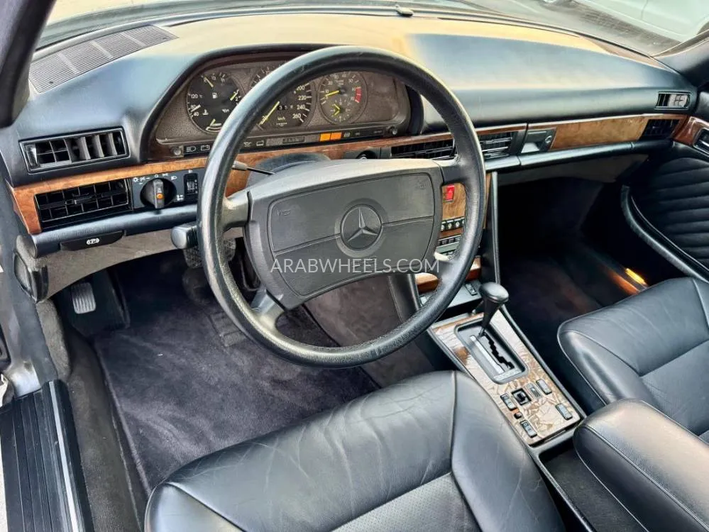 Mercedes Benz 560 1990 for Sale in Dubai Image-8