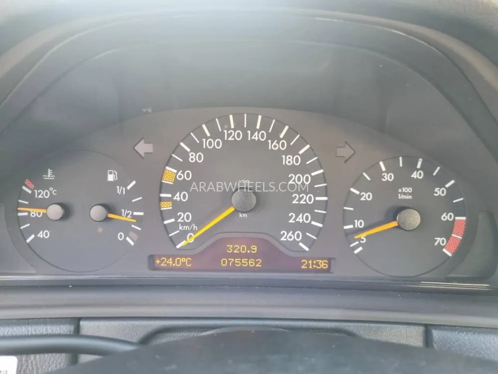 Mercedes Benz E Class 2000 for Sale in Dubai Image-13