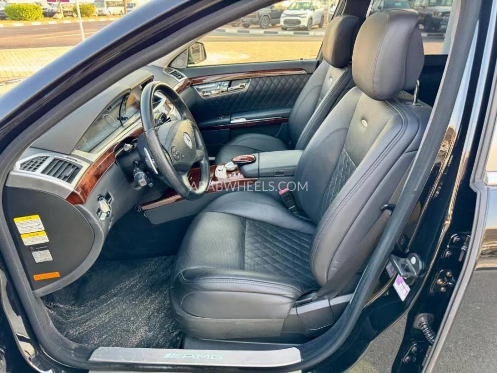 Mercedes Benz CLS Class 2010 for Sale in Dubai Image-9