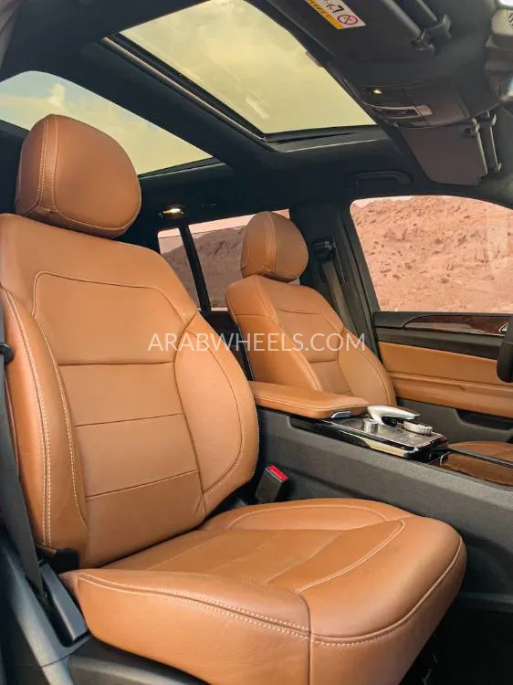 مرسيدس بنز GLS 2019 for Sale in العين Image-16