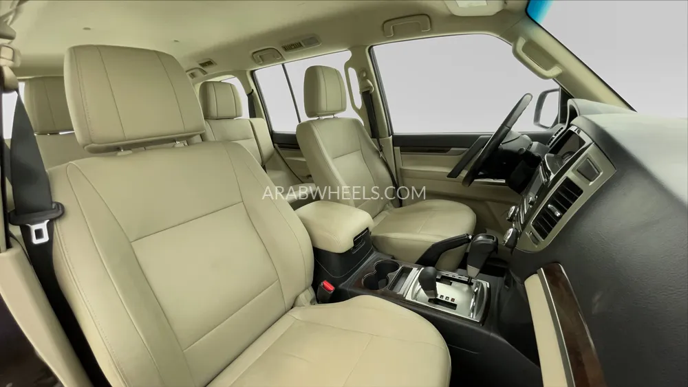 Mitsubishi Pajero 2017 for Sale in Dubai Image-24