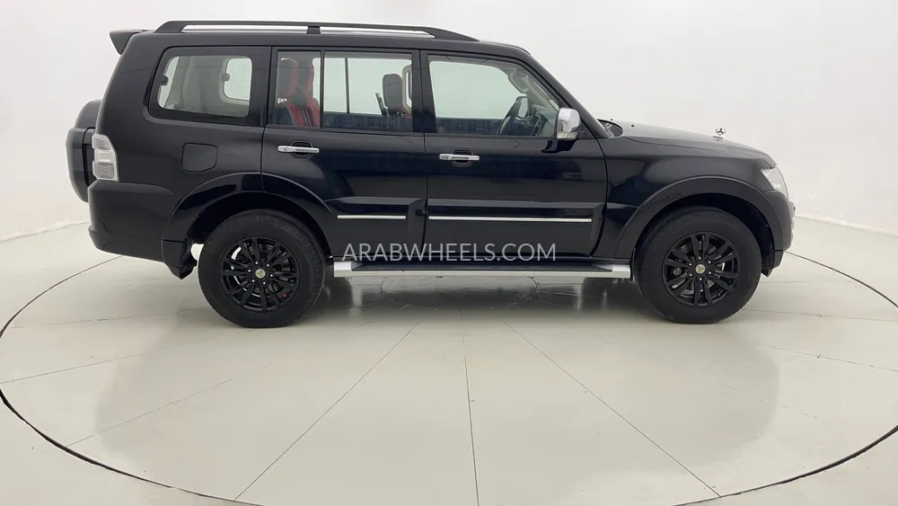 Mitsubishi Pajero 2020 for Sale in Dubai Image-2