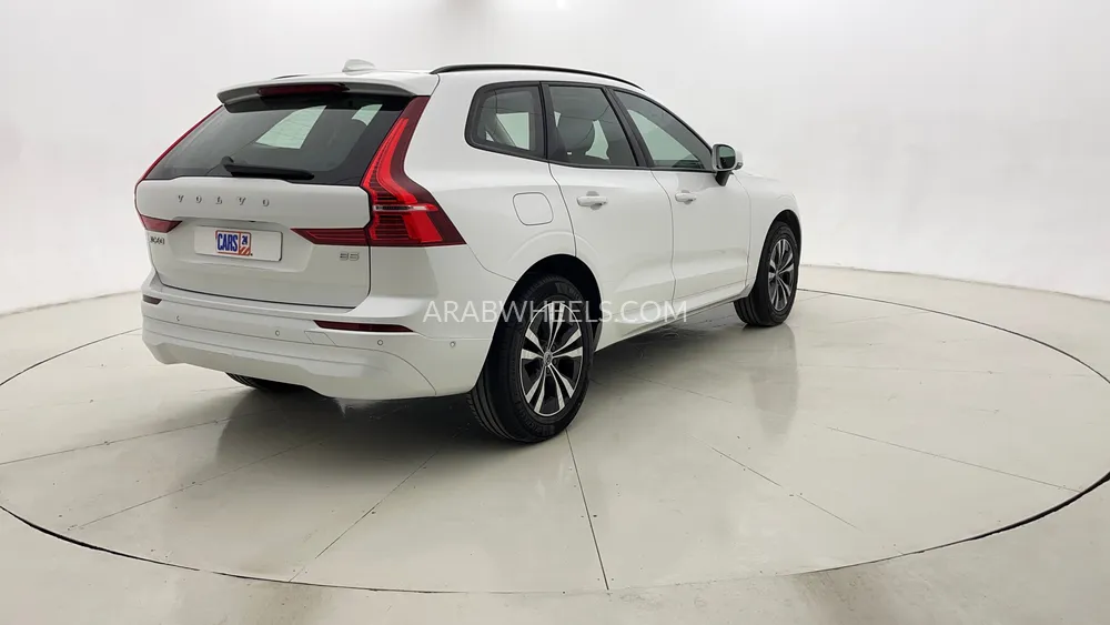 Volvo XC60 2023 for Sale in Dubai Image-3