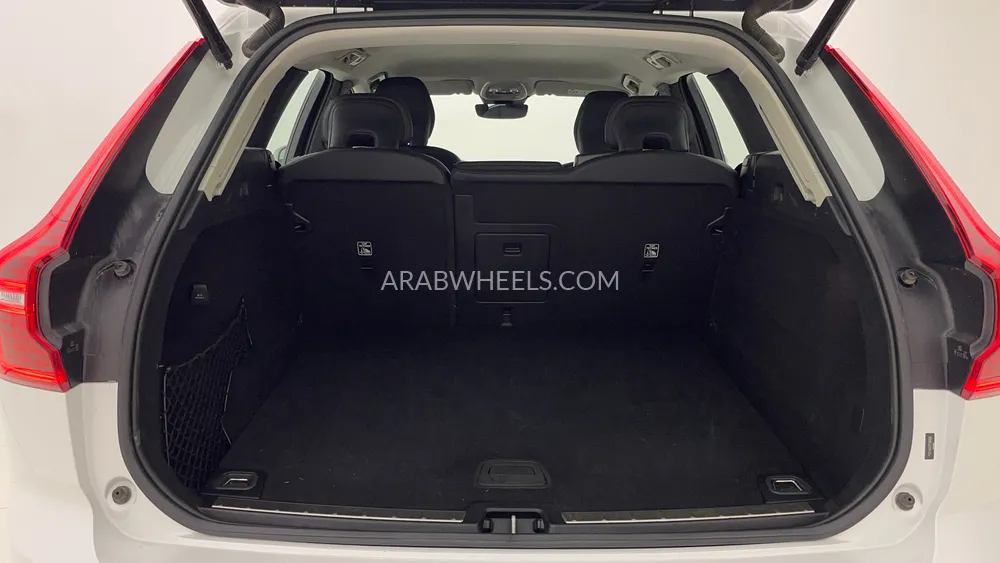 Volvo XC60 2023 for Sale in Dubai Image-29