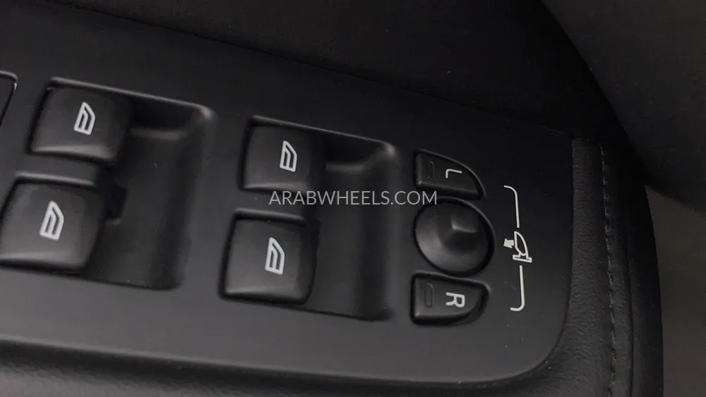 Volvo XC60 2023 for Sale in Dubai Image-45