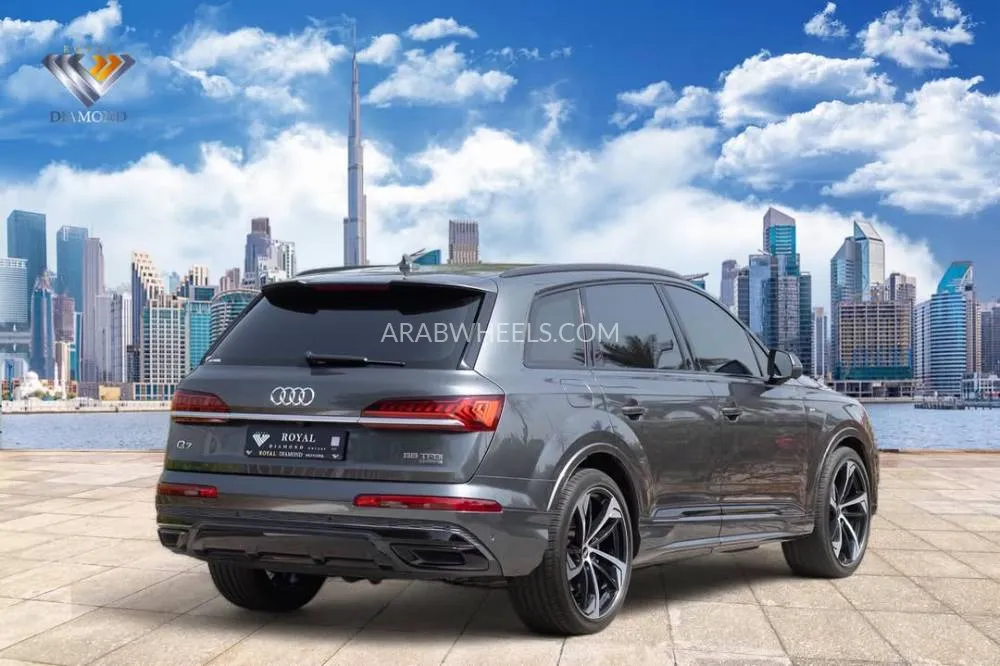 أودي Q7 2021 for Sale in دبي Image-4