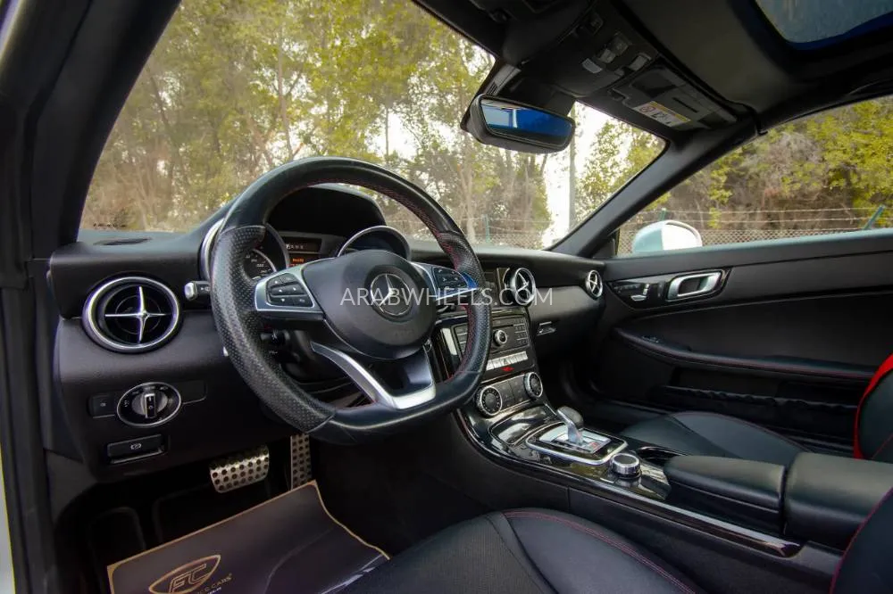 مرسيدس بنز SLC Class 2017 for Sale in الشارقة Image-10