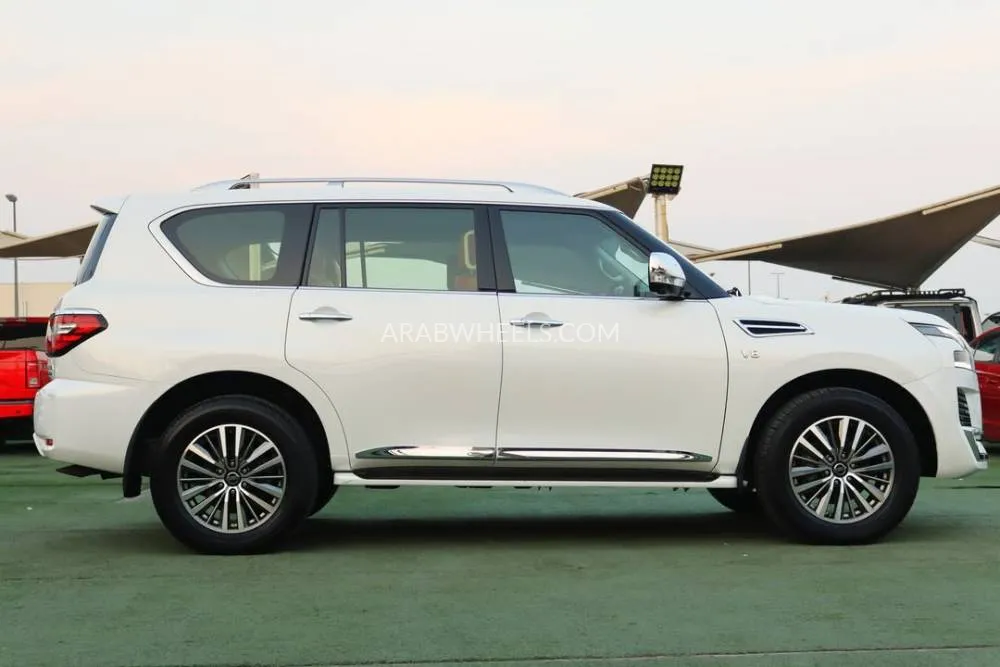 Nissan Patrol 2020 for Sale in Sharjah Image-4