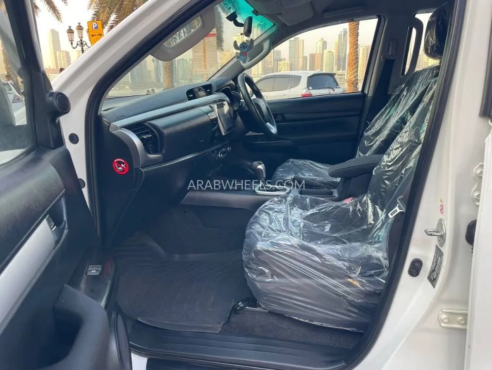 تويوتا هايلوكس 2017 for Sale in دبي Image-6