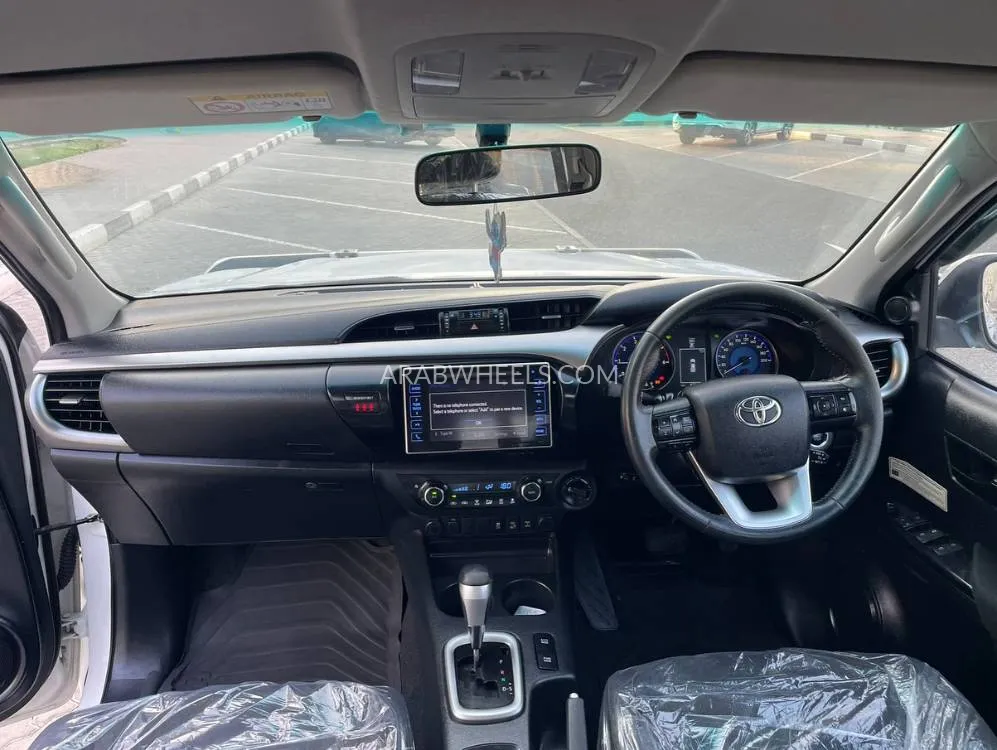 تويوتا هايلوكس 2017 for Sale in دبي Image-7
