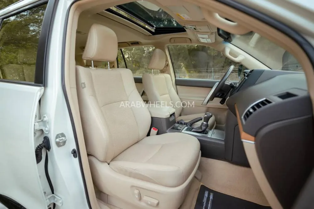 Toyota Land Cruiser Prado 2016 for Sale in Sharjah Image-10