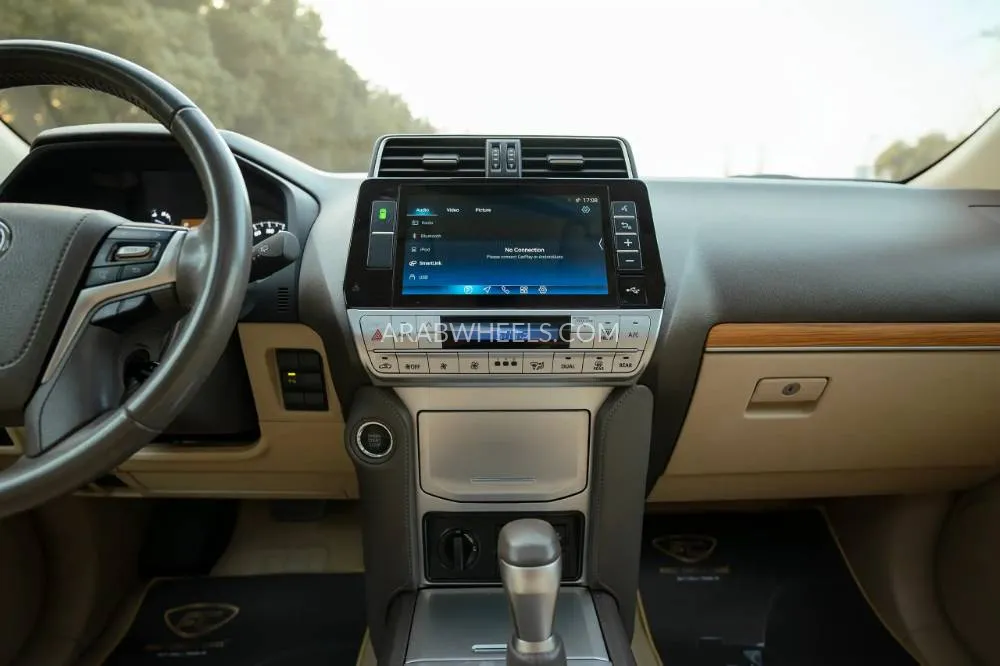 Toyota Land Cruiser Prado 2016 for Sale in Sharjah Image-16