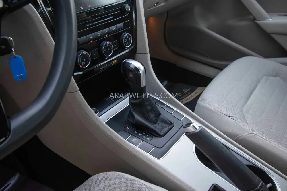 Volkswagen Passat 2022 for Sale in Sharjah Image-16