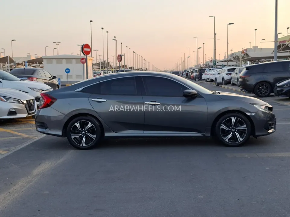 Honda Civic 2018 for Sale in Sharjah Image-4
