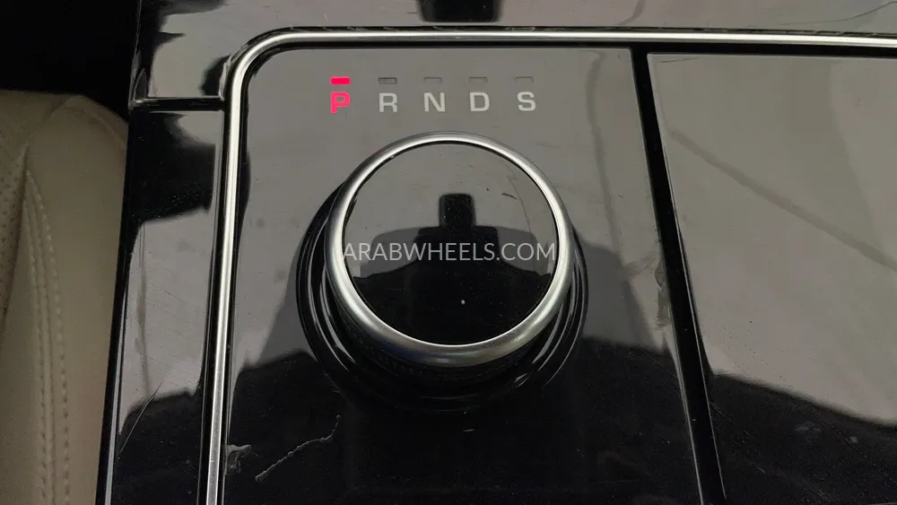 لاند روفر رينج روفر فيلار 2018 for Sale in دبي Image-18