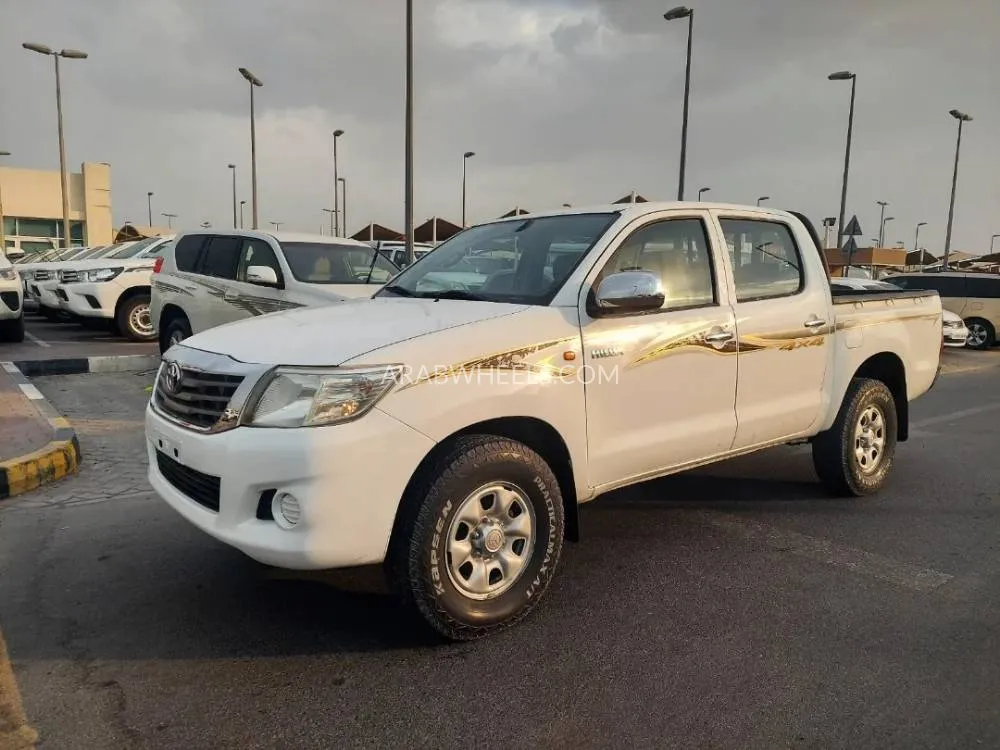 Toyota Hilux 2014 for Sale in Sharjah Image-2