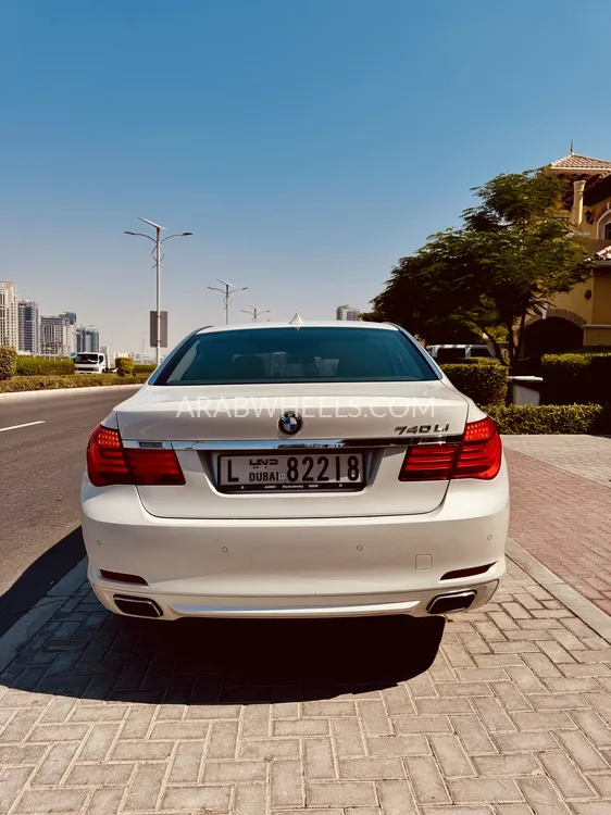 بي إم دبليو الفئة السابعة 2011 for Sale in دبي Image-2