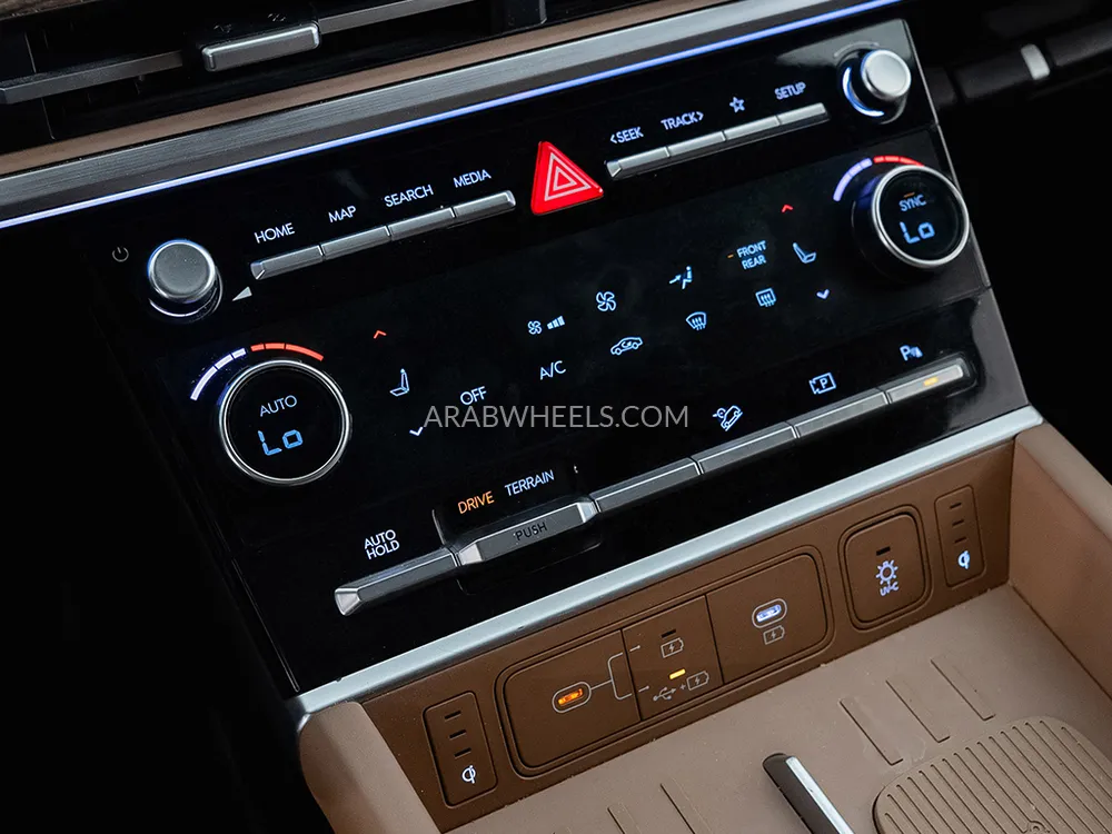 Hyundai Santa Fe 2024 for Sale in Dubai Image-18