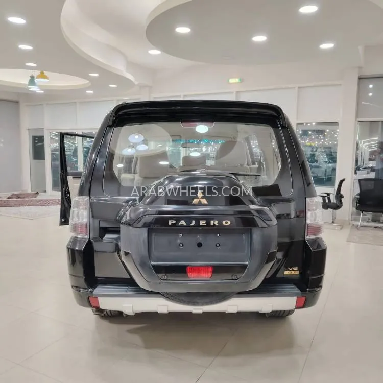 Mitsubishi Pajero 2010 for Sale in Sharjah Image-5