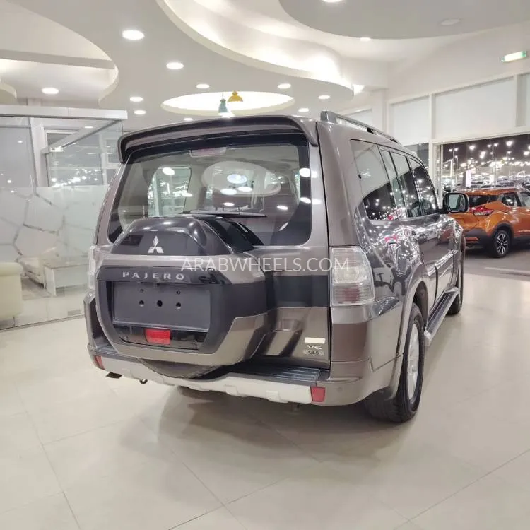 Mitsubishi Pajero 2015 for Sale in Sharjah Image-4