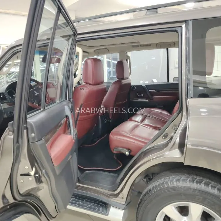 Mitsubishi Pajero 2015 for Sale in Sharjah Image-6