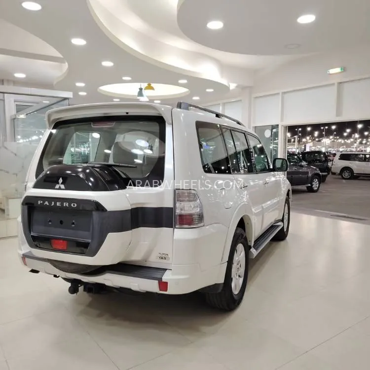 Mitsubishi Pajero 2017 for Sale in Sharjah Image-3