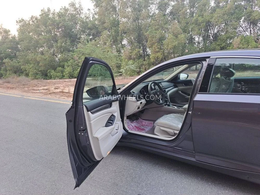 Honda Accord 2022 for Sale in Sharjah Image-8