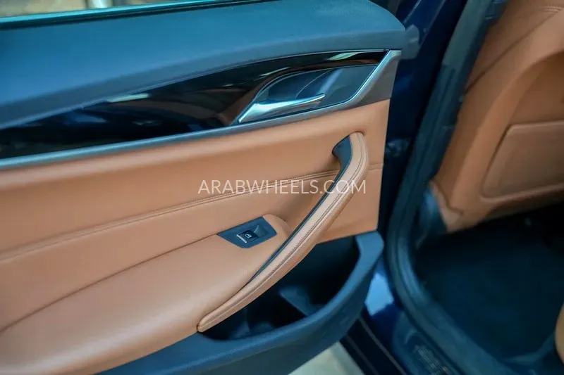 بي إم دبليو الفئة الخامسة 2020 for Sale in الشارقة Image-15