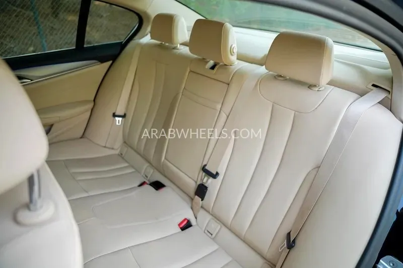 بي إم دبليو الفئة الخامسة 2020 for Sale in الشارقة Image-10