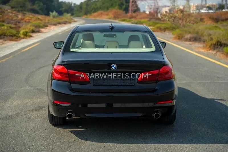 بي إم دبليو الفئة الخامسة 2020 for Sale in الشارقة Image-12