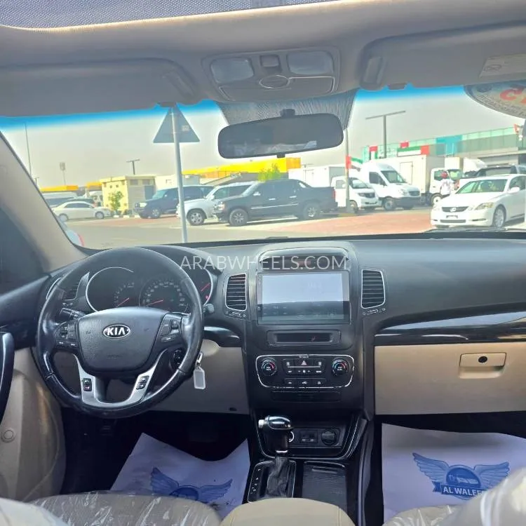 Kia Sorento 2015 for Sale in Sharjah Image-5
