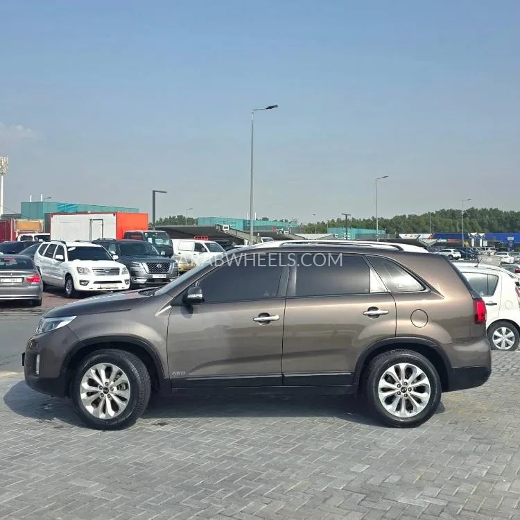 Kia Sorento 2015 for Sale in Sharjah Image-15
