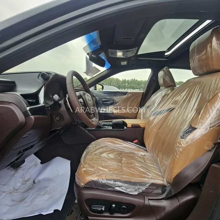 Lexus ES 2020 for Sale in Sharjah Image-7