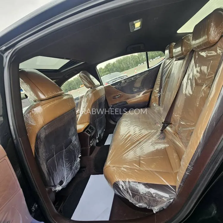 Lexus ES 2020 for Sale in Sharjah Image-10