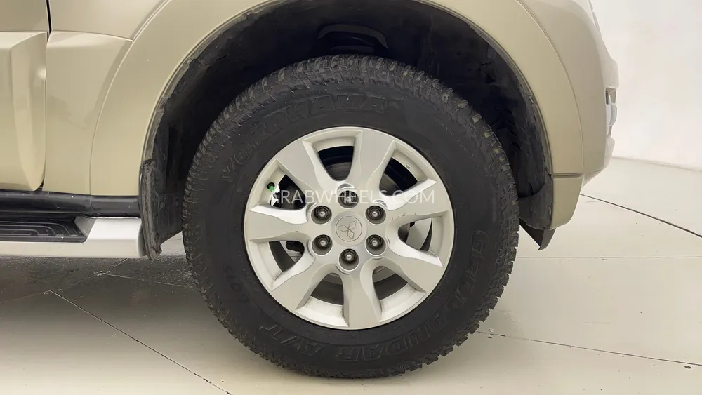 ميتسوبيشي باجيرو 2017 for Sale in دبي Image-10