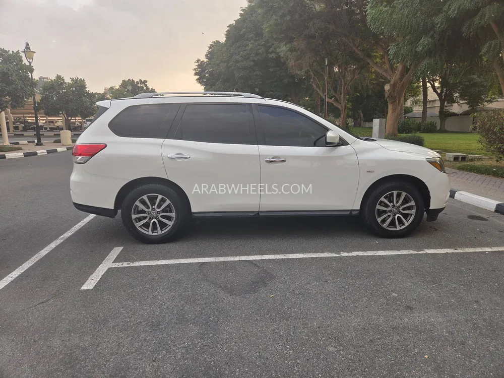 Nissan Pathfinder 2014 for Sale in Dubai Image-4