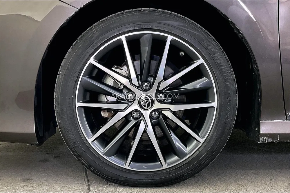 Toyota Camry 2024 for Sale in Dubai Image-9