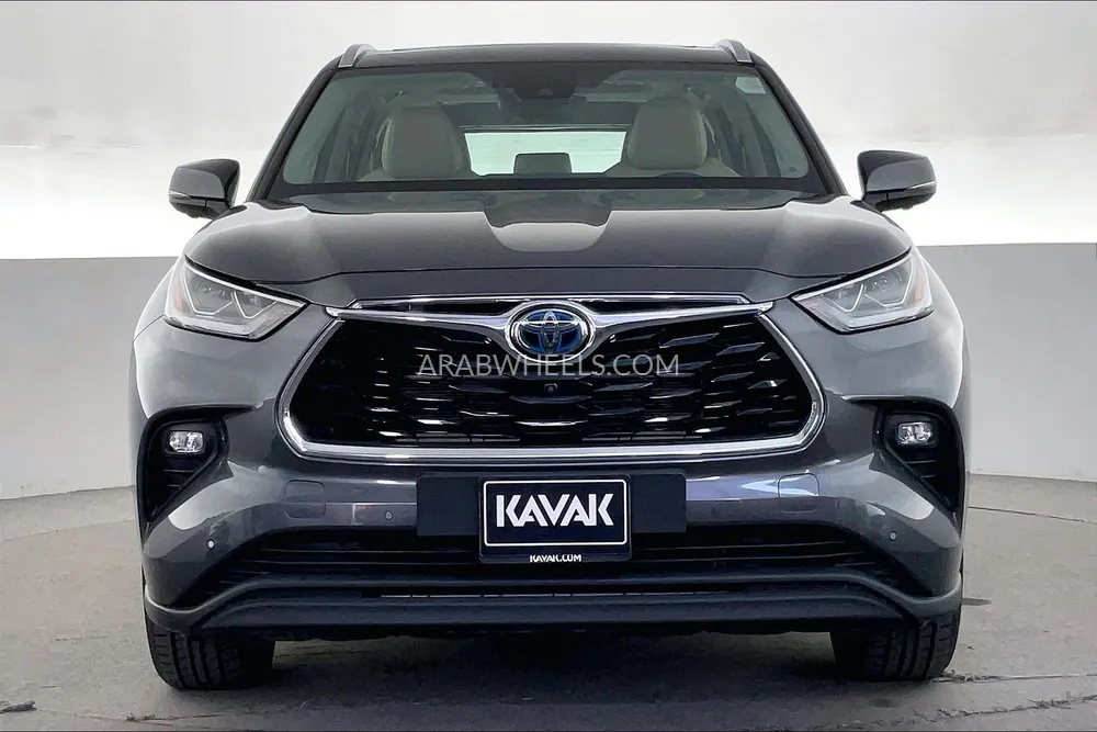 Toyota Highlander 2023 for Sale in Sharjah Image-2