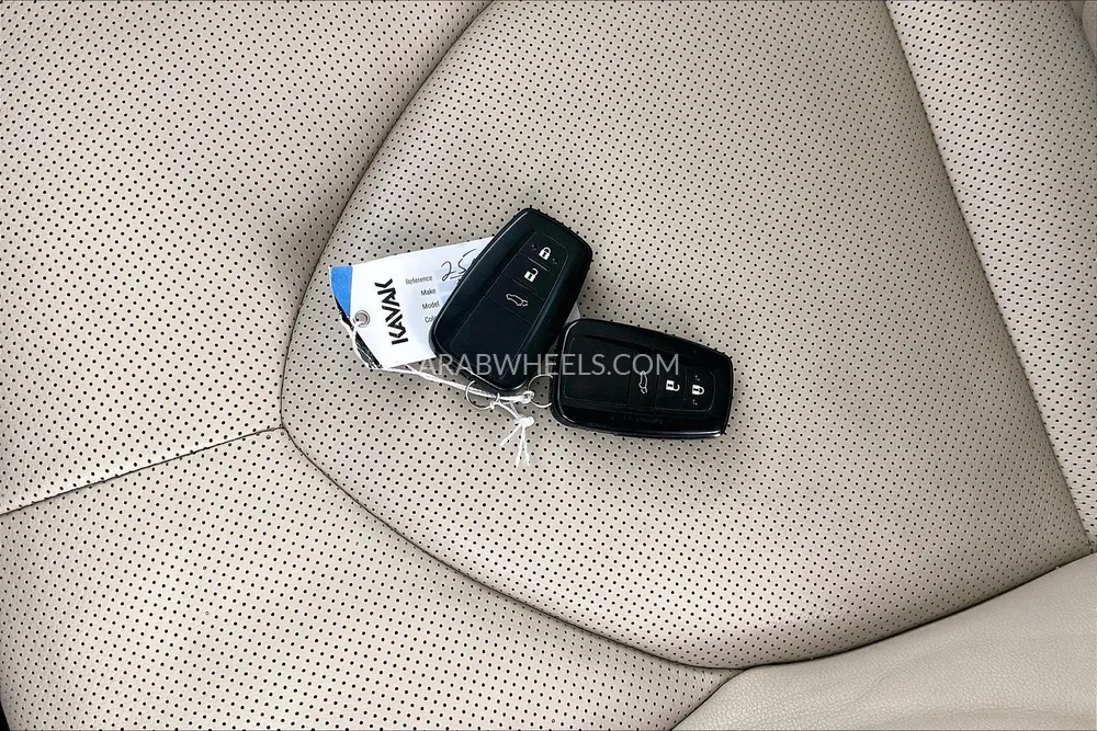 Toyota Highlander 2023 for Sale in Sharjah Image-18