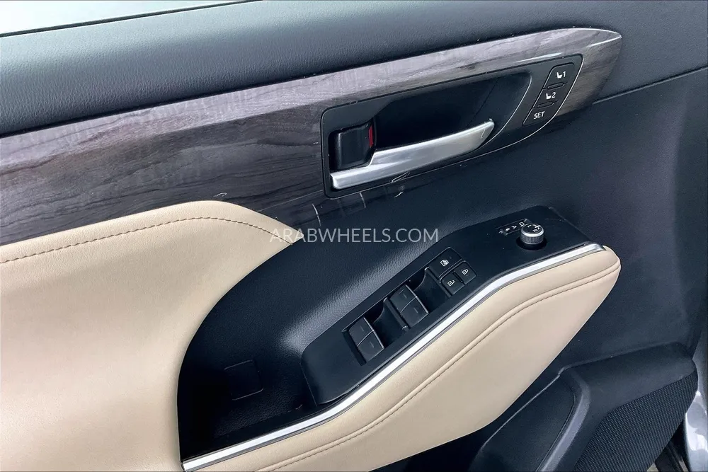 Toyota Highlander 2023 for Sale in Sharjah Image-35